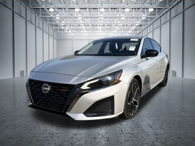 Used 2025 Silver Nissan 2.5 SR image 7