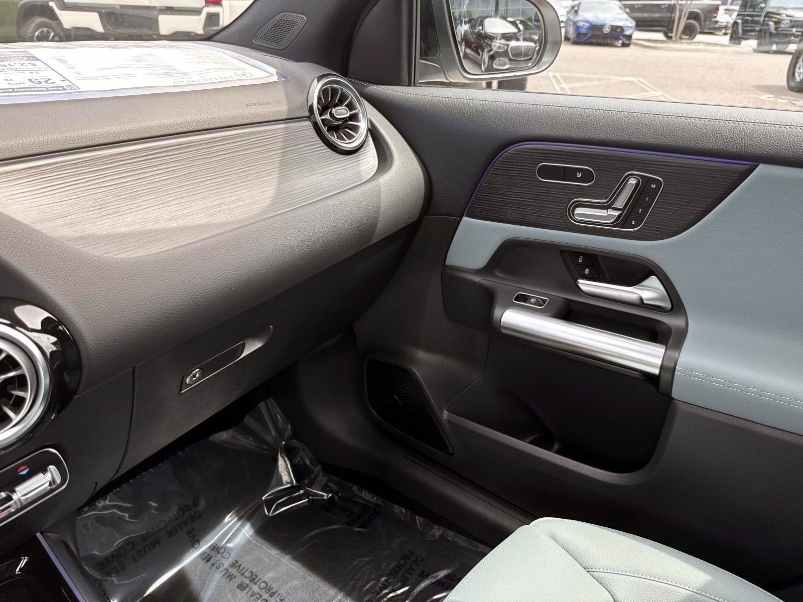 New 2026 Polar White Mercedes-Benz 250 SUV image 25