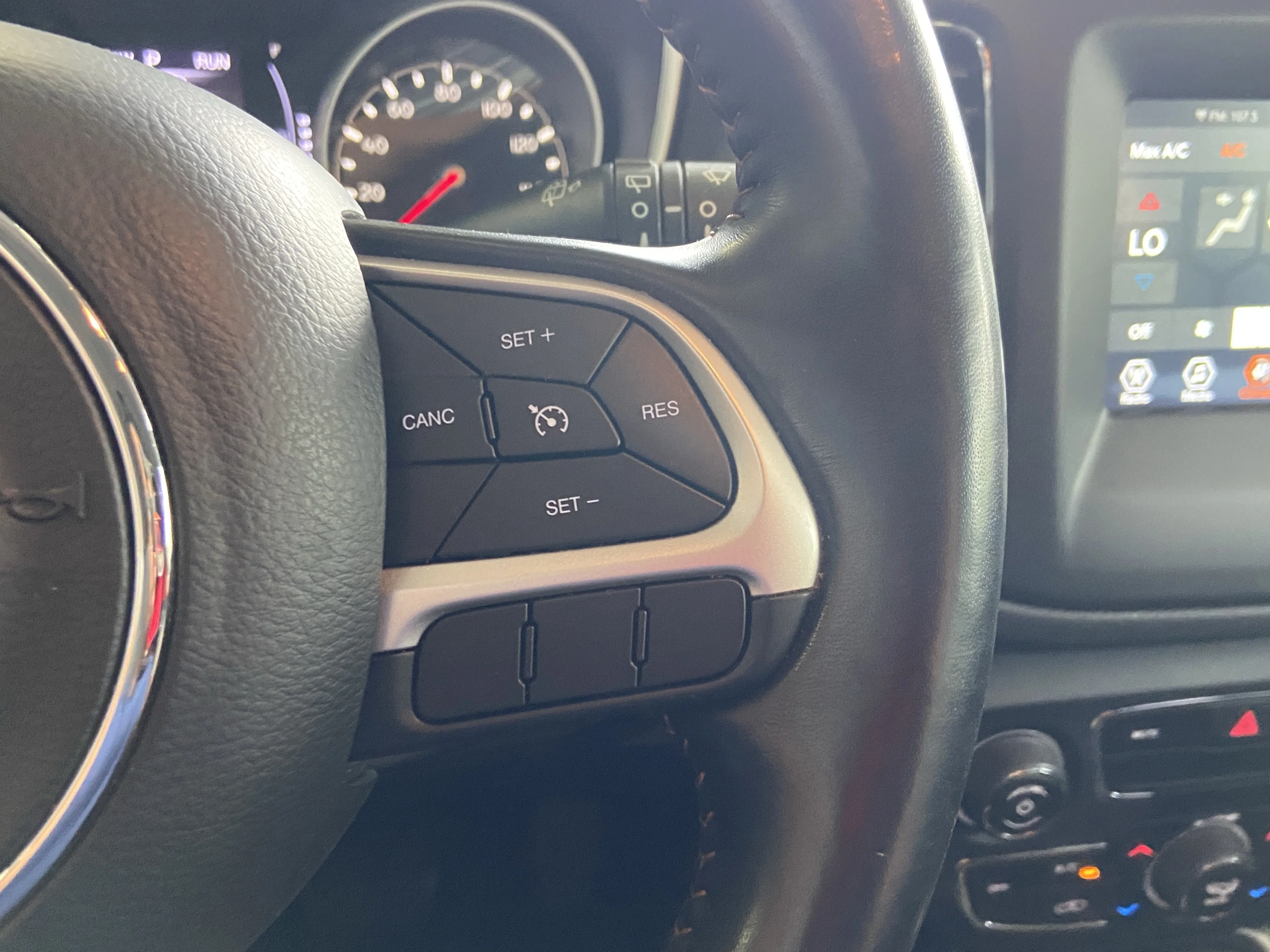 Used 2020 White Clearcoat Jeep Latitude image 19