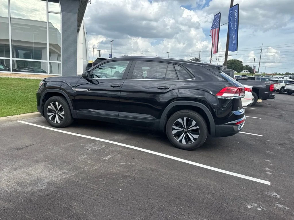 Certified Used 2024  Volkswagen 2.0T SE image 9