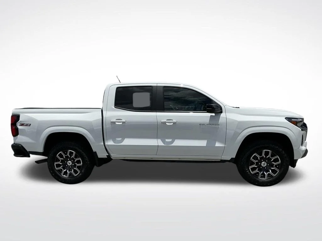 Used 2023 White Chevrolet Z71 image 12
