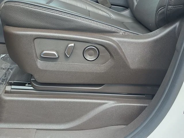 Used 2024 White GMC Denali image 31