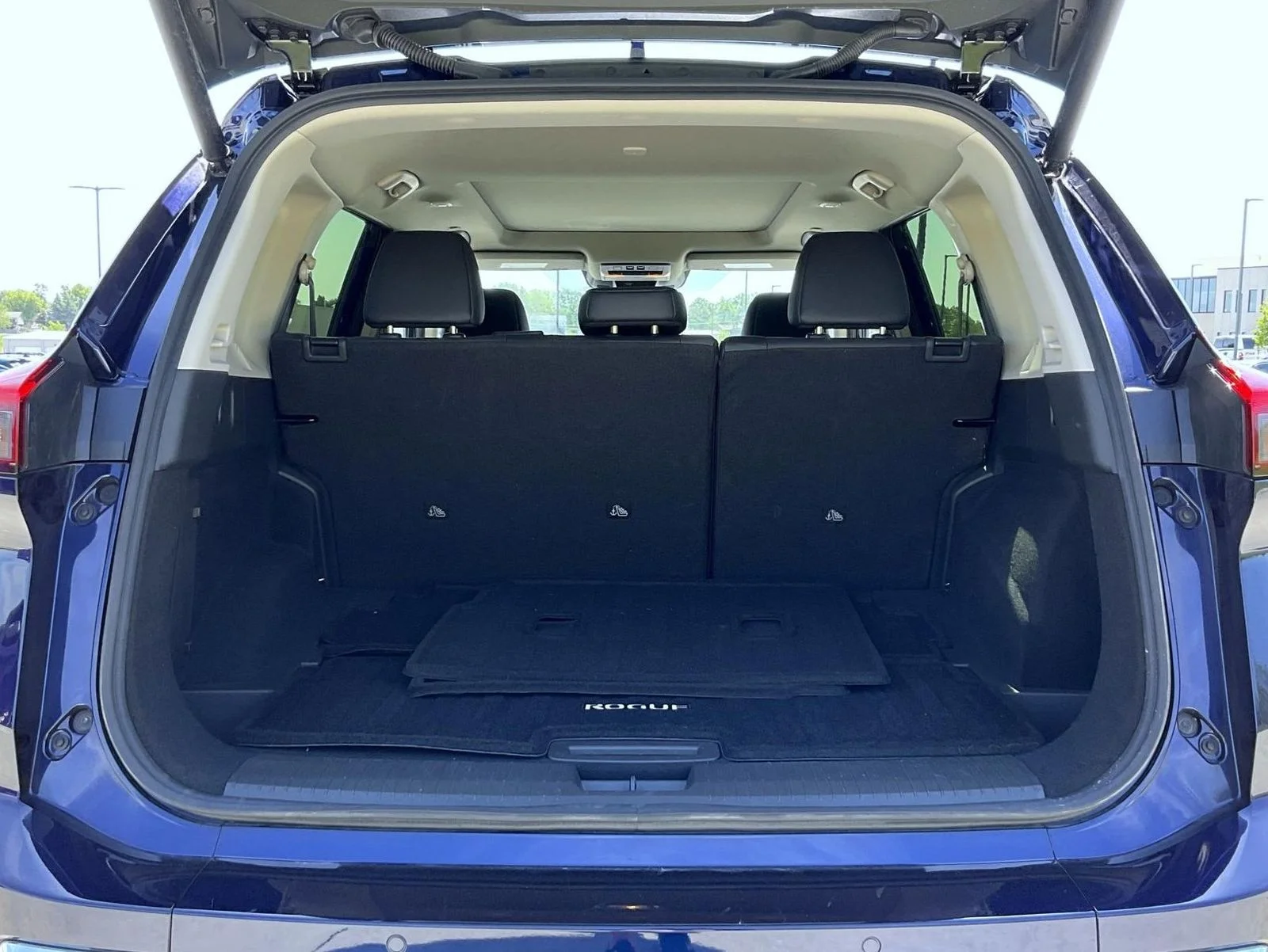 Used 2026 Blue Nissan Platinum image 22