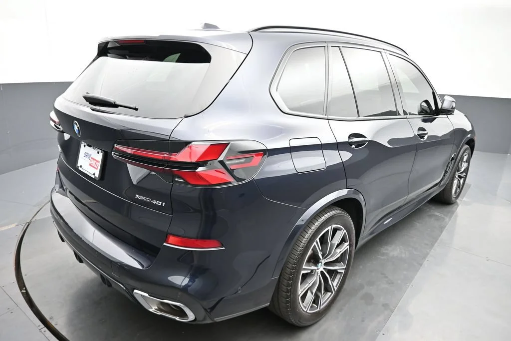 Used 2025 Black BMW xDrive40i image 4