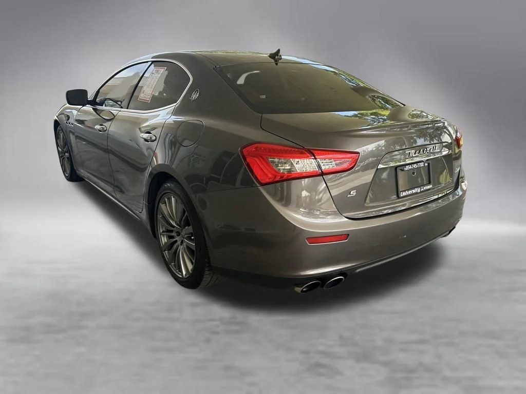 Used 2015 Gray Maserati Base image 4