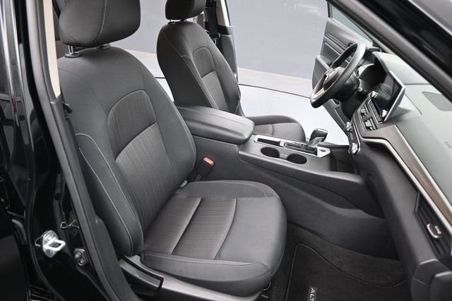Used 2025 Black Nissan 2.5 SV image 24