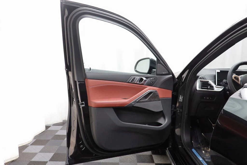 New 2026 Black BMW xDrive40i image 4