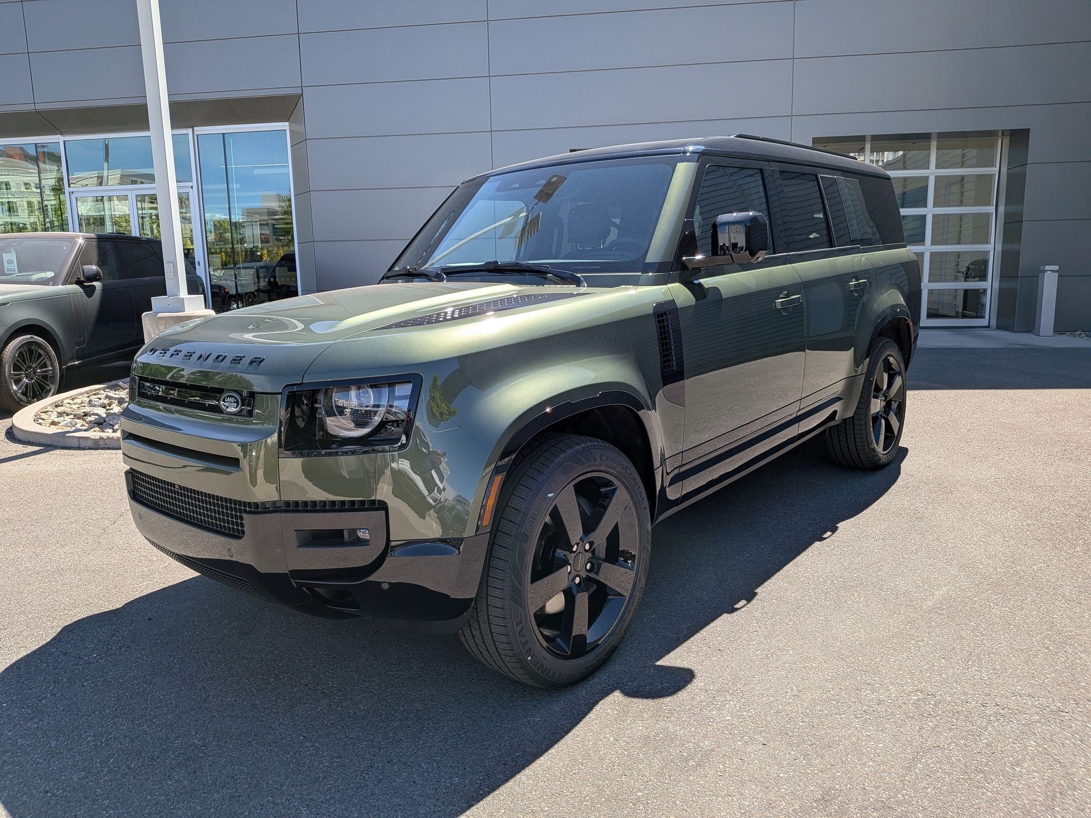 New 2026 Woolstone Green Land Rover P400 X-Dynamic SE image 1
