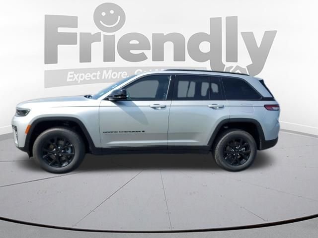 New 2026 Silver Zynith Exterior Paint Jeep Laredo Altitude image 2