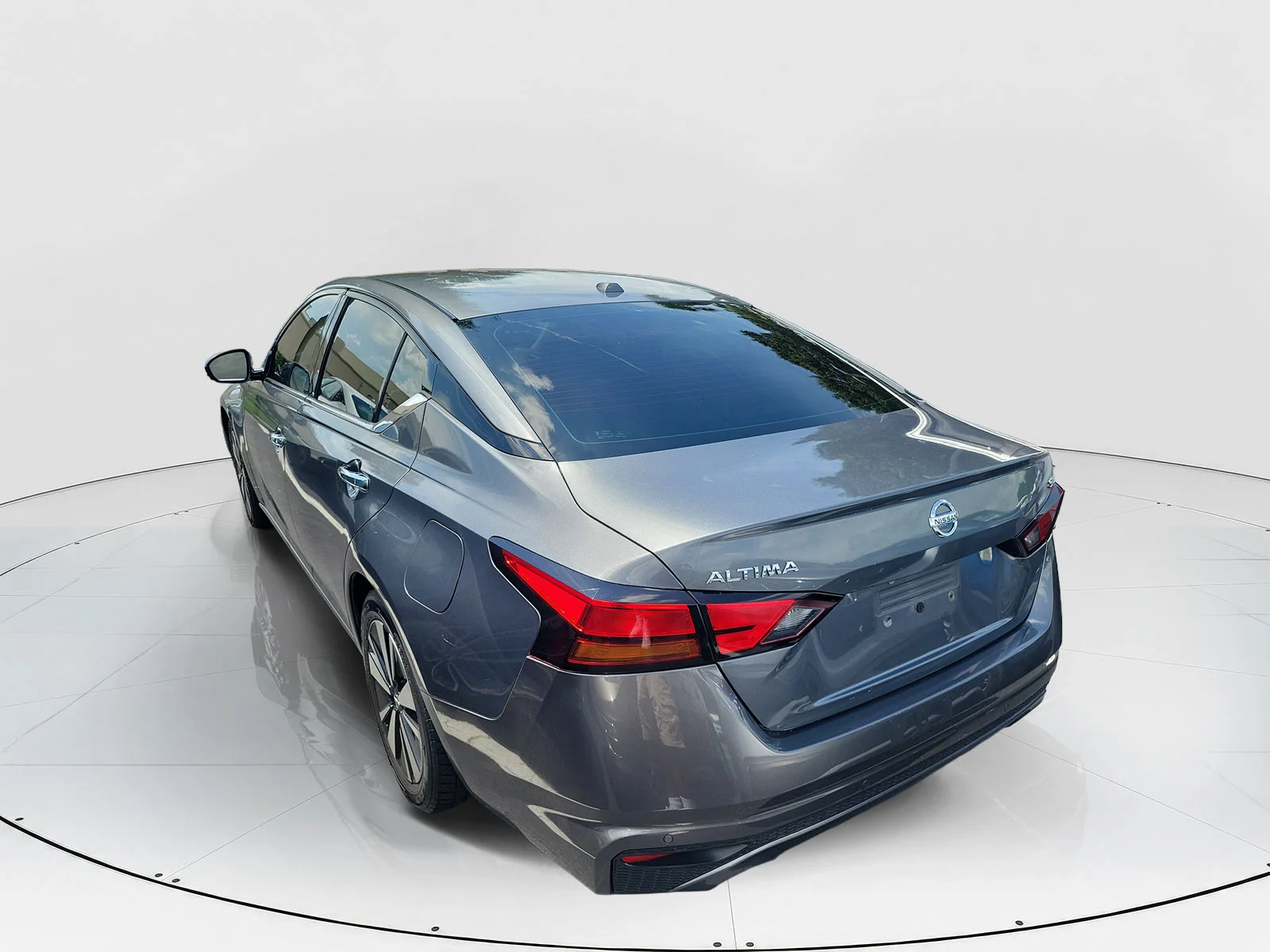 Used 2019 Gun Metallic Nissan 2.5 SL image 5