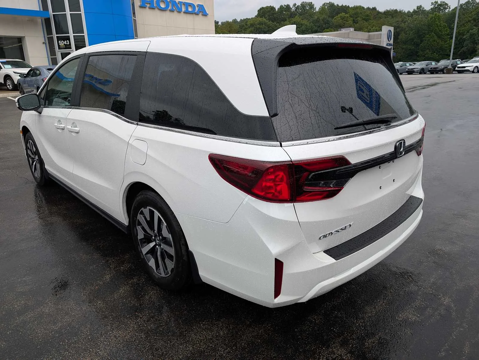 New 2026 Platinum White Pearl Honda EX-L image 9