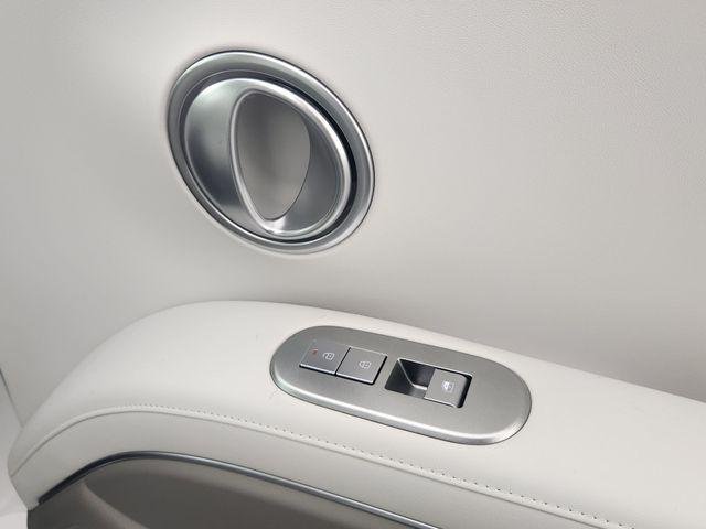 New 2026 White Hyundai SEL 8P image 17