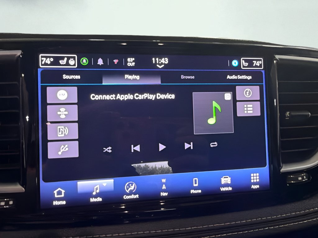 Used 2025  Chrysler Limited image 23