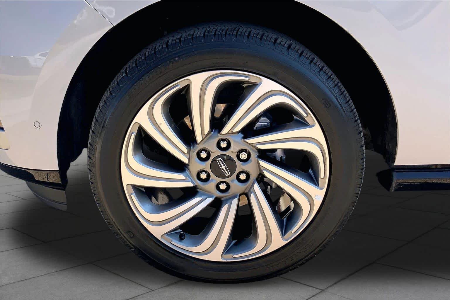 Certified Used 2022 Ceramic Pearl Metallic Tri-Coat Lincoln Reserve image 11