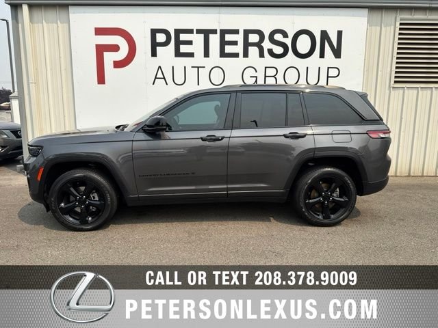 Used 2024 Gray Jeep Altitude X image 7