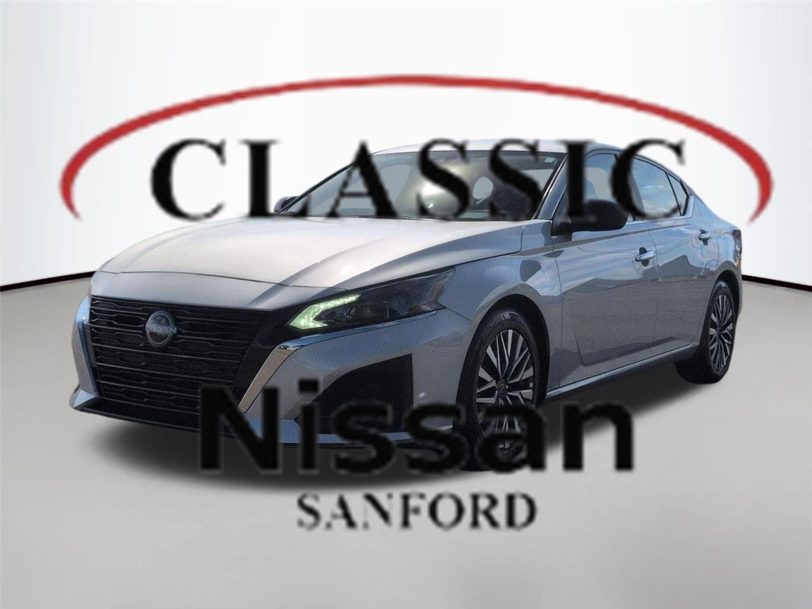 Used 2025  NISSAN SV image 1