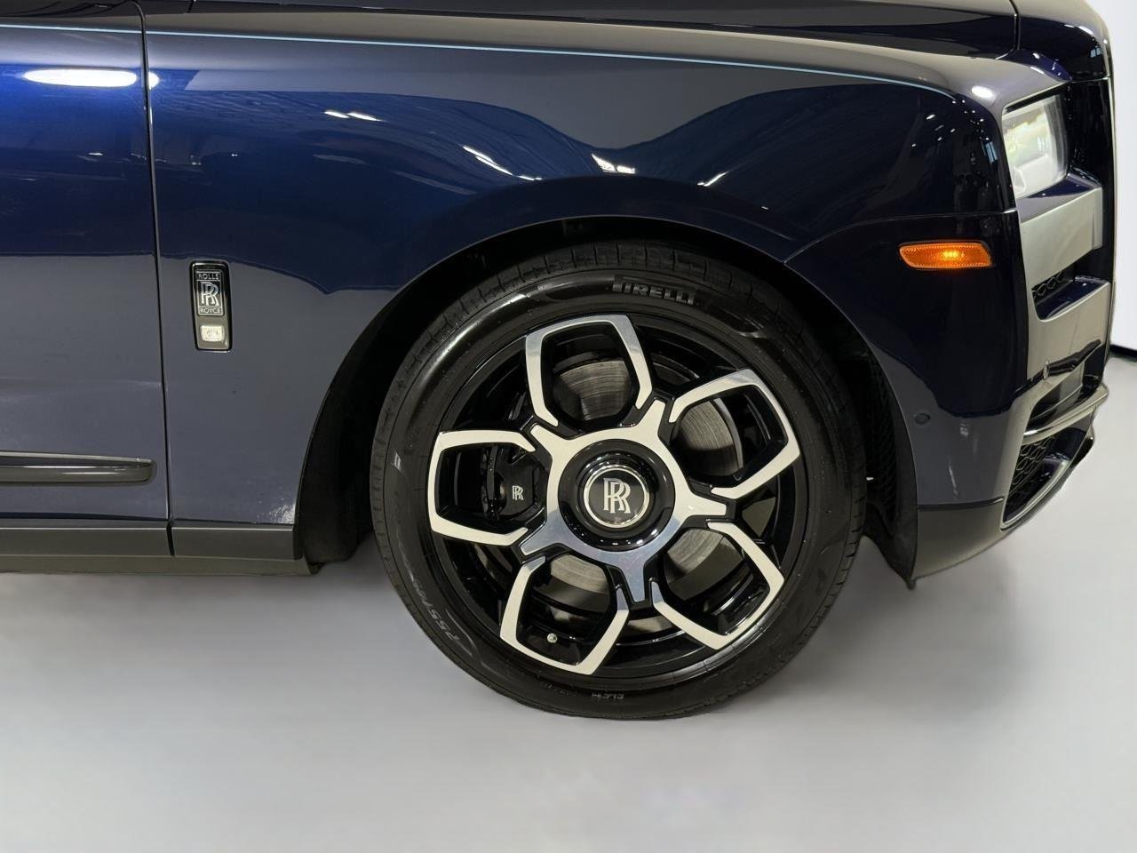 Used 2022 Midnight Blue Rolls-Royce Black Badge | Executive Rear Seating | Rear Entertainment image 48