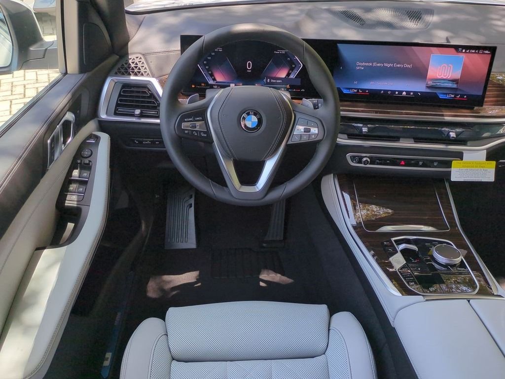 New 2026 White Metallic BMW xDrive40i image 16