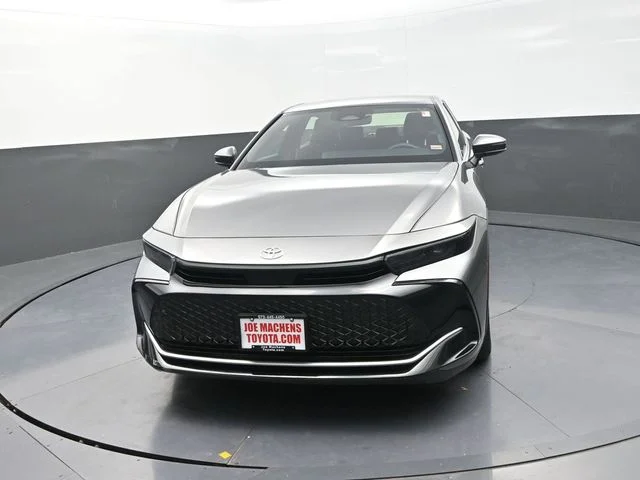 Used 2023  Toyota XLE image 2