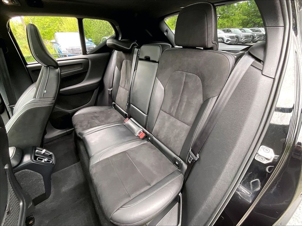 Used 2021 Black Volvo R-Design image 15
