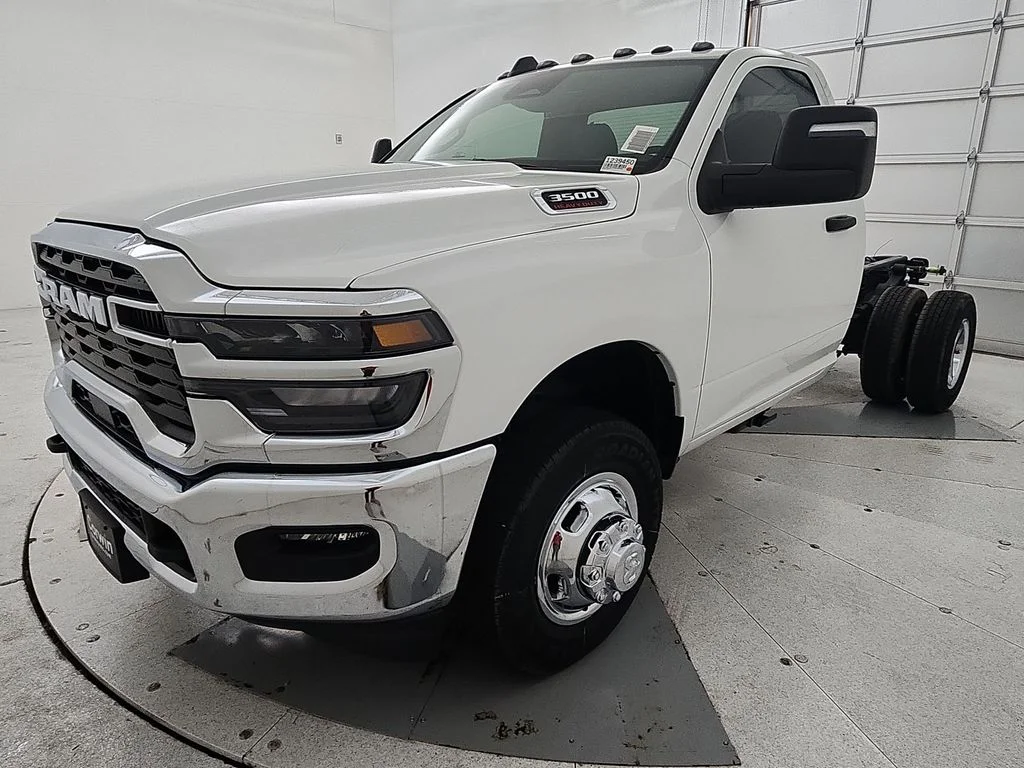 New 2026 Bright White Clearcoat RAM Tradesman image 4