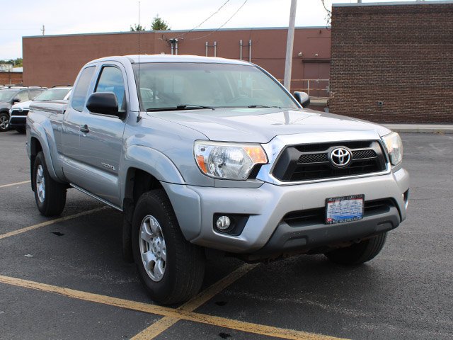 Used 2015 Silver Sky Metallic Toyota Base image 4