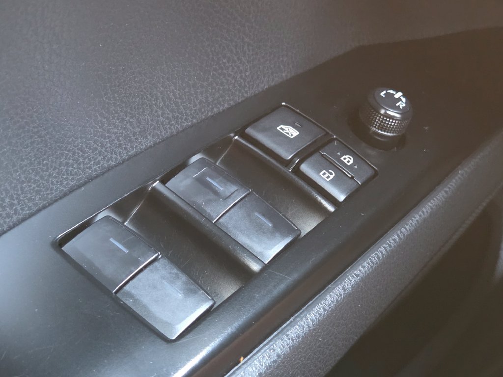 Used 2025  Toyota SE image 27