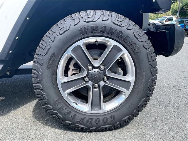 Used 2022 White Jeep Unlimited Sahara image 9