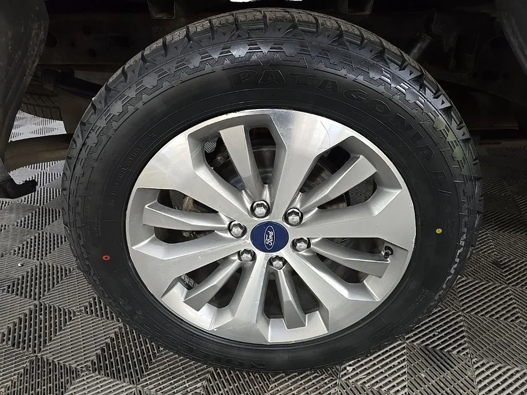 Used 2018 Gray Ford XL image 18