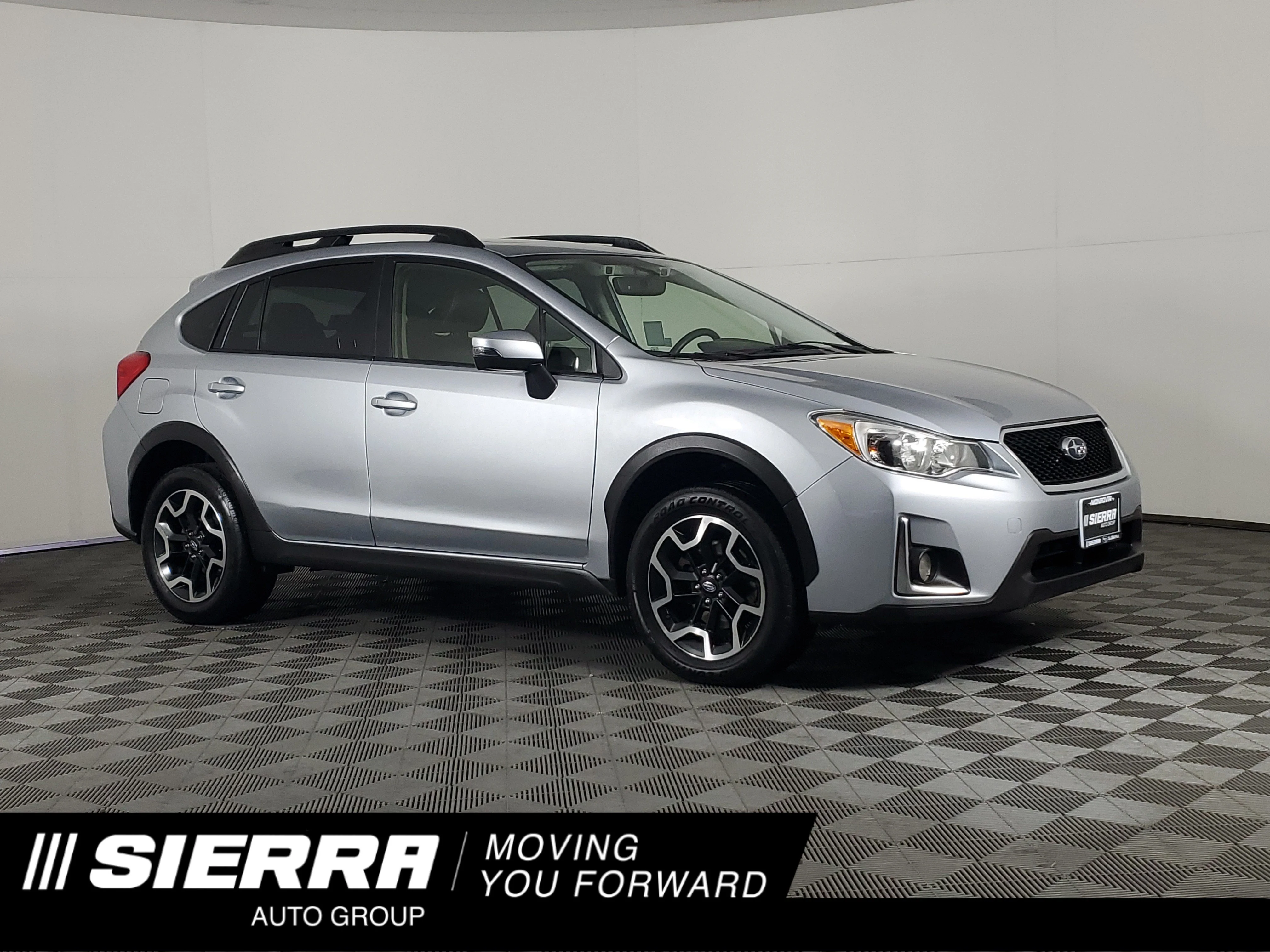 Used 2017 Ice Silver Metallic Subaru Limited image 1