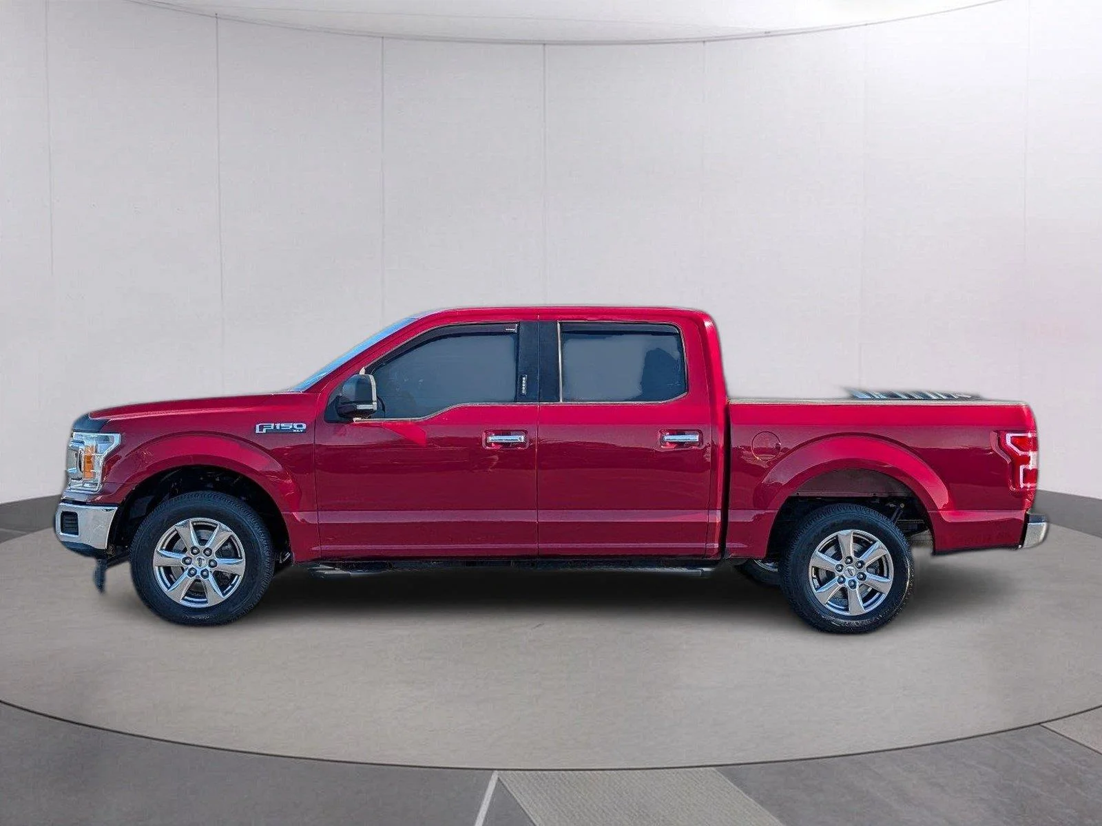Used 2018 Ruby Red Metallic Tinted Clearcoat Ford XLT image 2