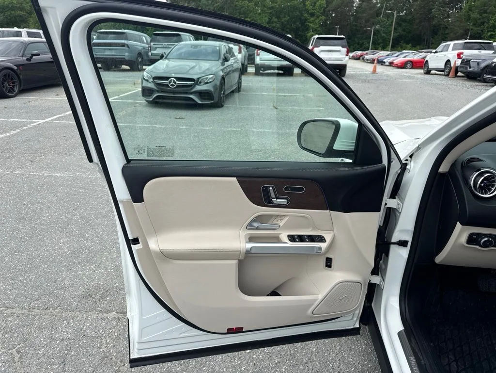 Used 2022 White Mercedes-Benz GLB 250 image 25