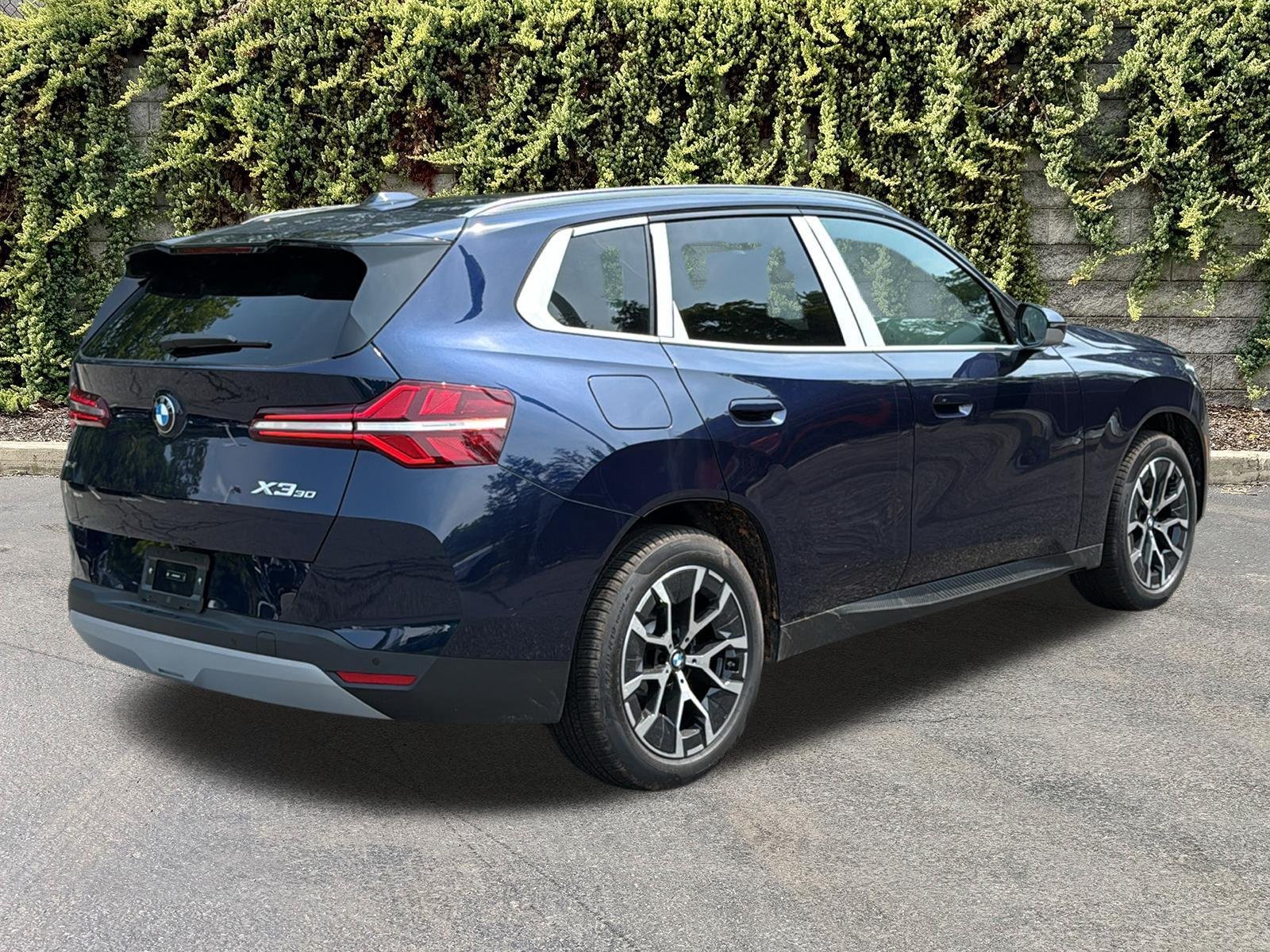 New 2026 Tanzanite Blue II Metallic BMW 30 xDrive image 4