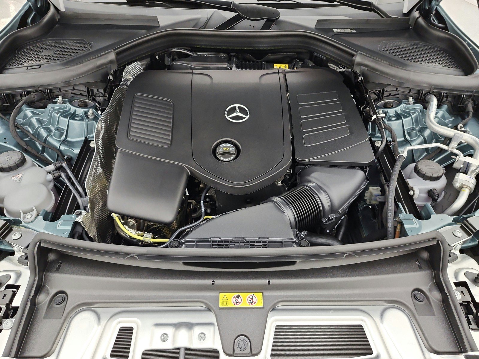 New 2027 Verde Silver Metallic Mercedes-Benz GLC 300 SUV image 33