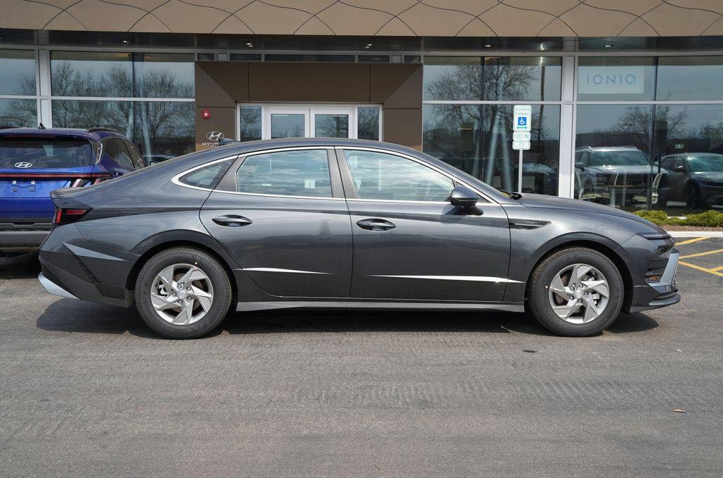 New 2026 Portofino Gray Hyundai SE image 3