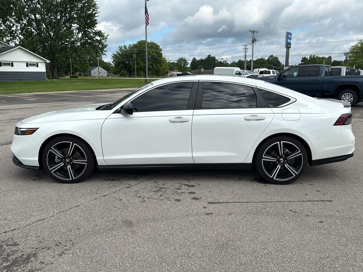 Used 2025 Platinum White Pearl Honda Sport image 8