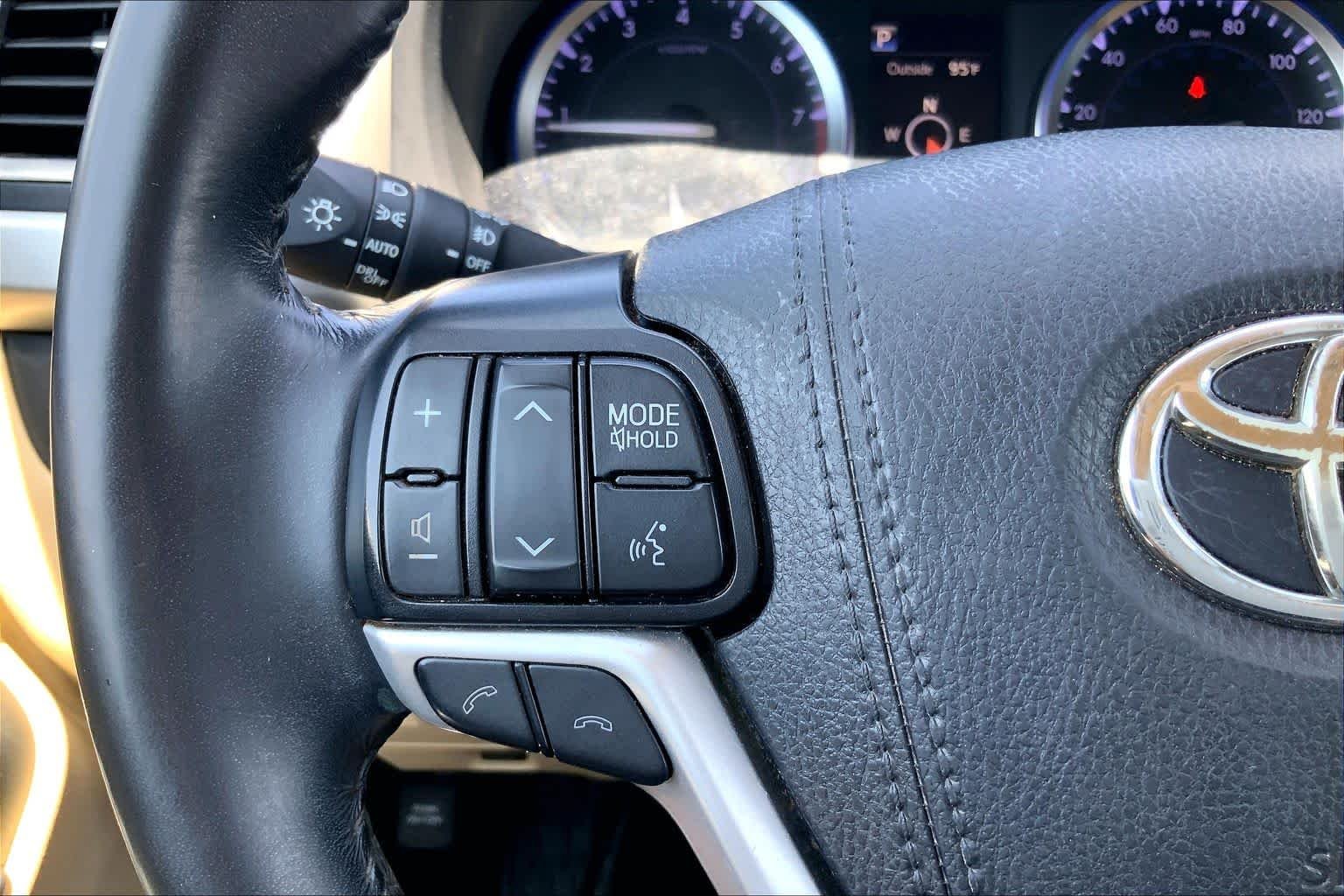 Used 2019 Blizzard Pearl Toyota XLE image 23