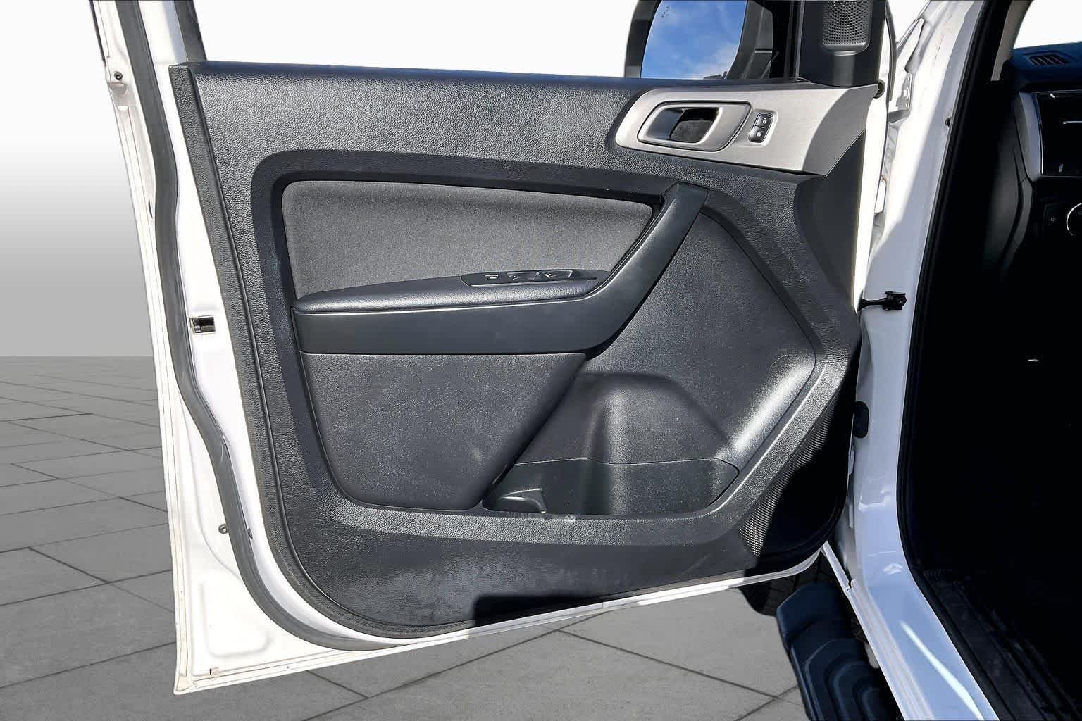 Used 2020 Oxford White Ford XLT image 21
