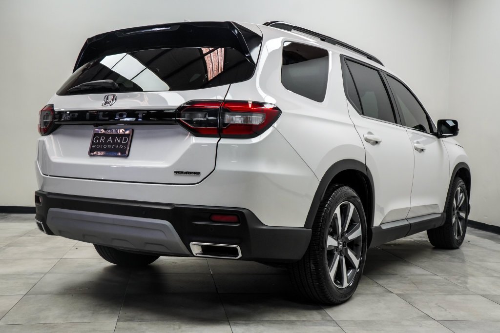 Used 2025 White Honda Touring image 13