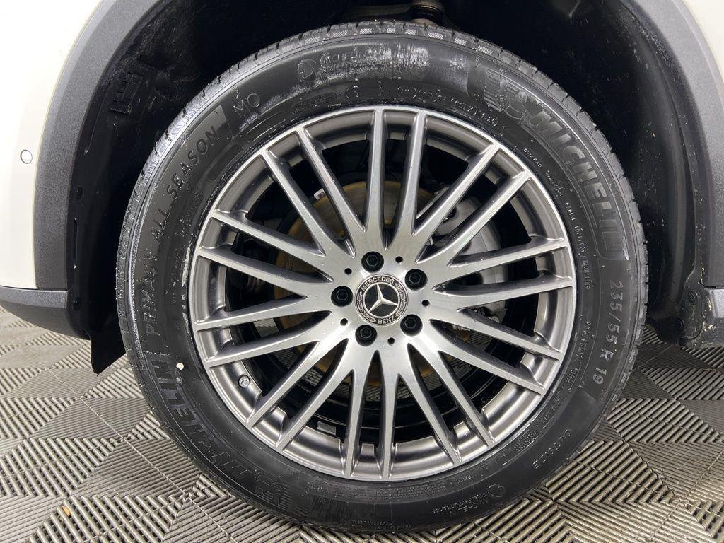 Certified Used 2025 Polar White Mercedes-Benz GLC 300 image 27