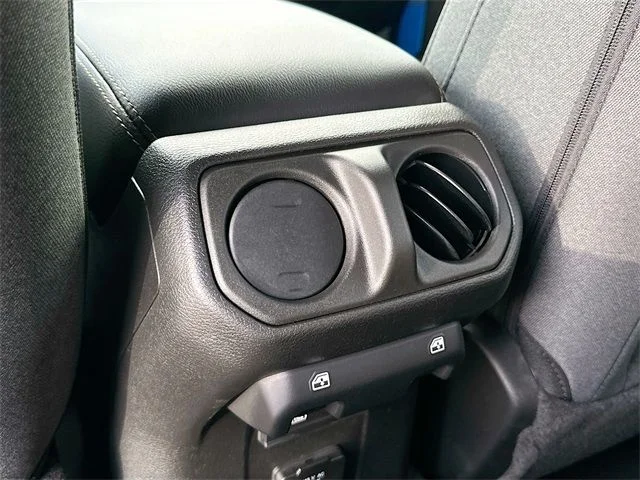 New 2025 Hydro Blue Pearl-Coat Exterior Paint Jeep Sahara image 17