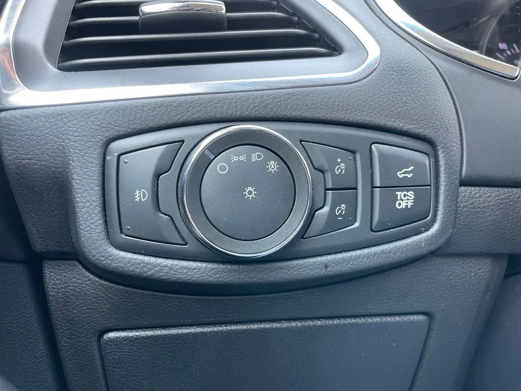 Used 2021 Black Metallic Ford Titanium image 40