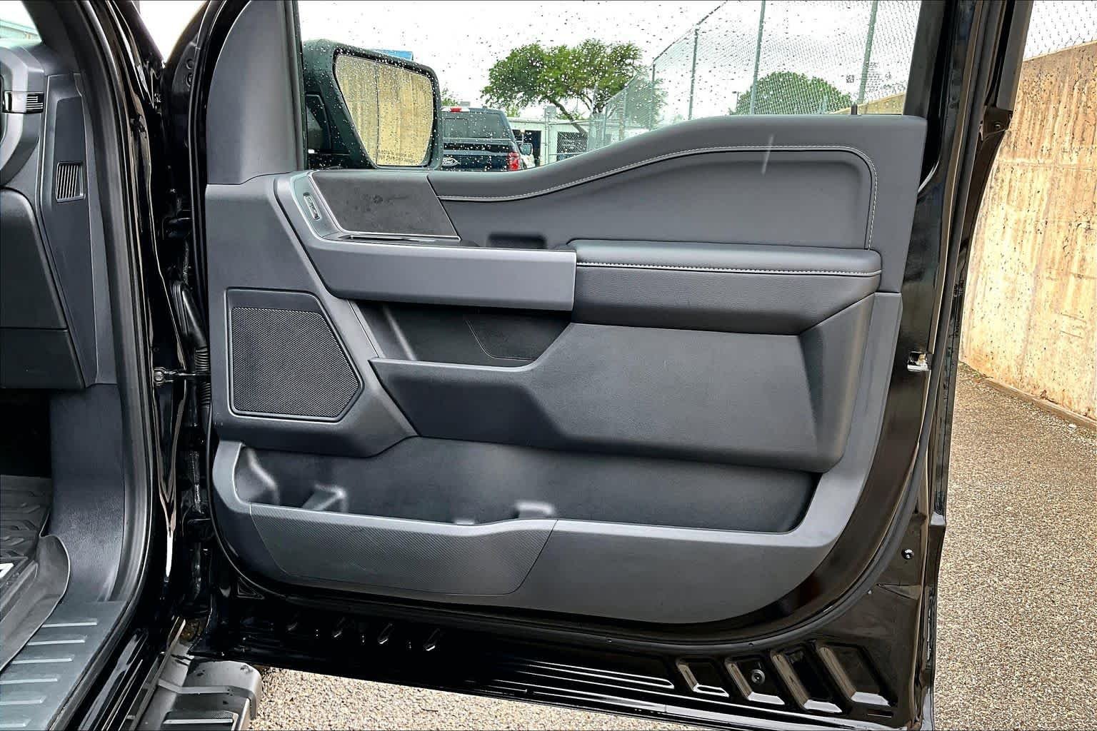 Used 2025 Agate Black Metallic Ford XLT image 23