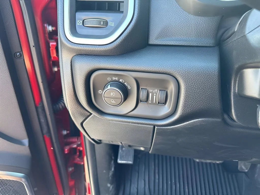 New 2026 Molten Red Pearl-Coat Exterior Paint RAM Laramie image 32