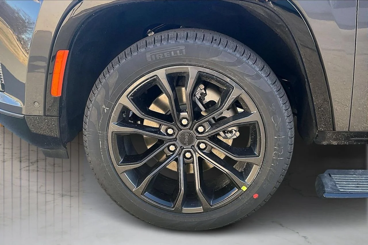 New 2026 Baltic Gray Metallic Clearcoat Jeep Summit Obsidian 29Z image 35