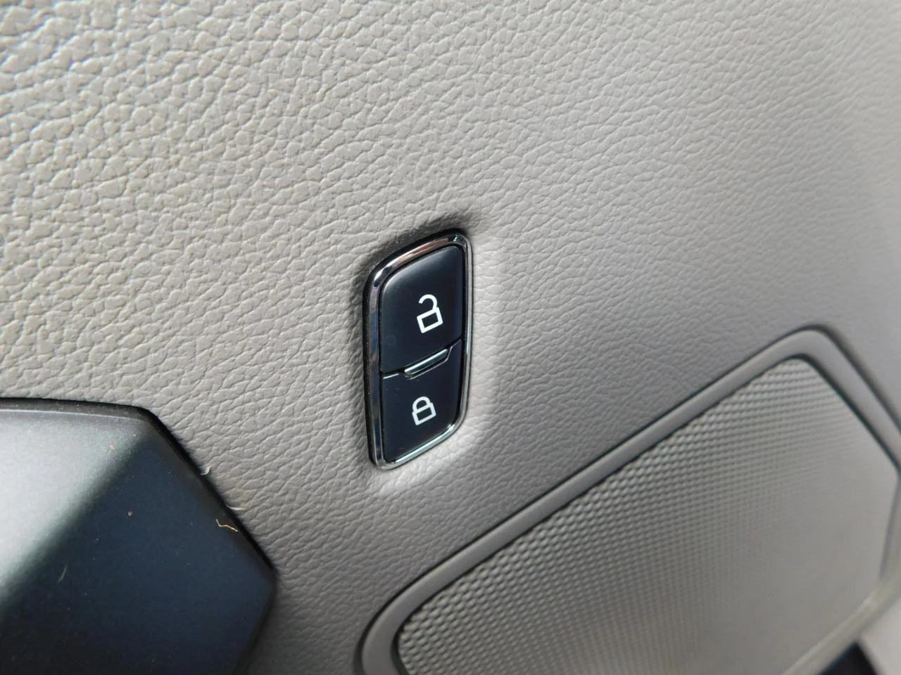 Used 2016 Magnetic Ford 4WD SuperCab 145 in XLT image 21