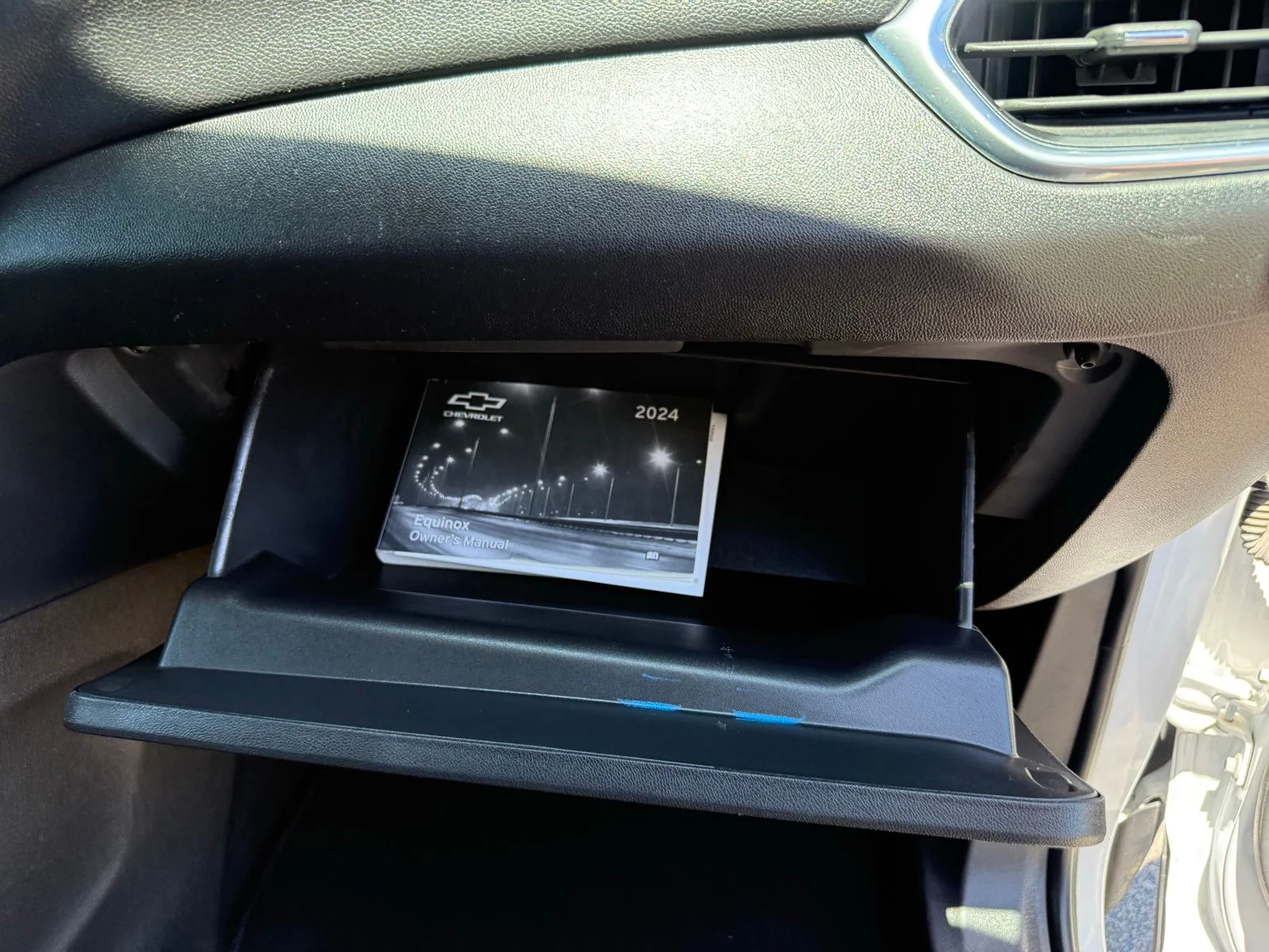 2024 Chevrolet Equinox LT - Photo 30