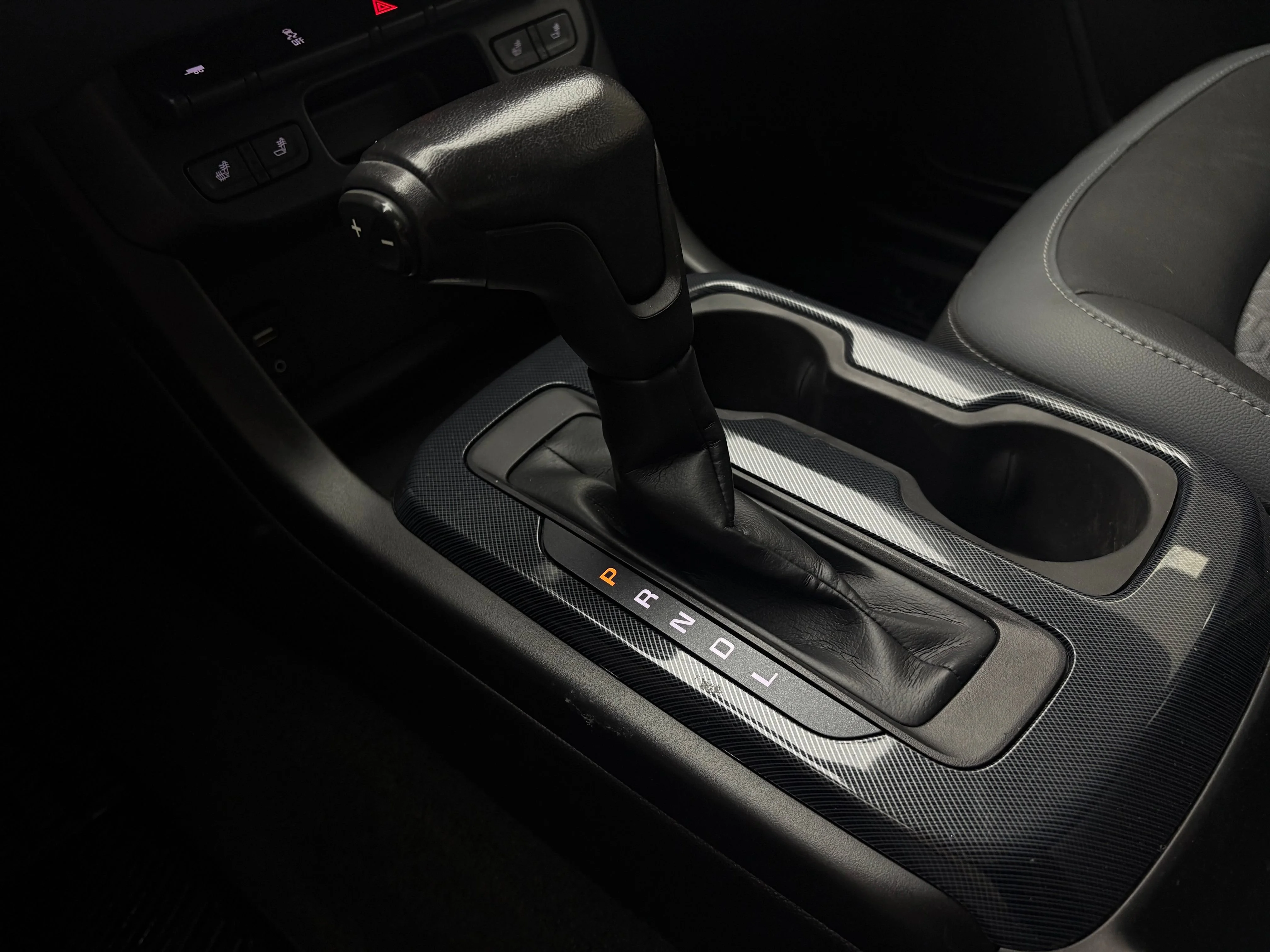 Used 2018 BLACK Chevrolet 4WD Z71 image 28