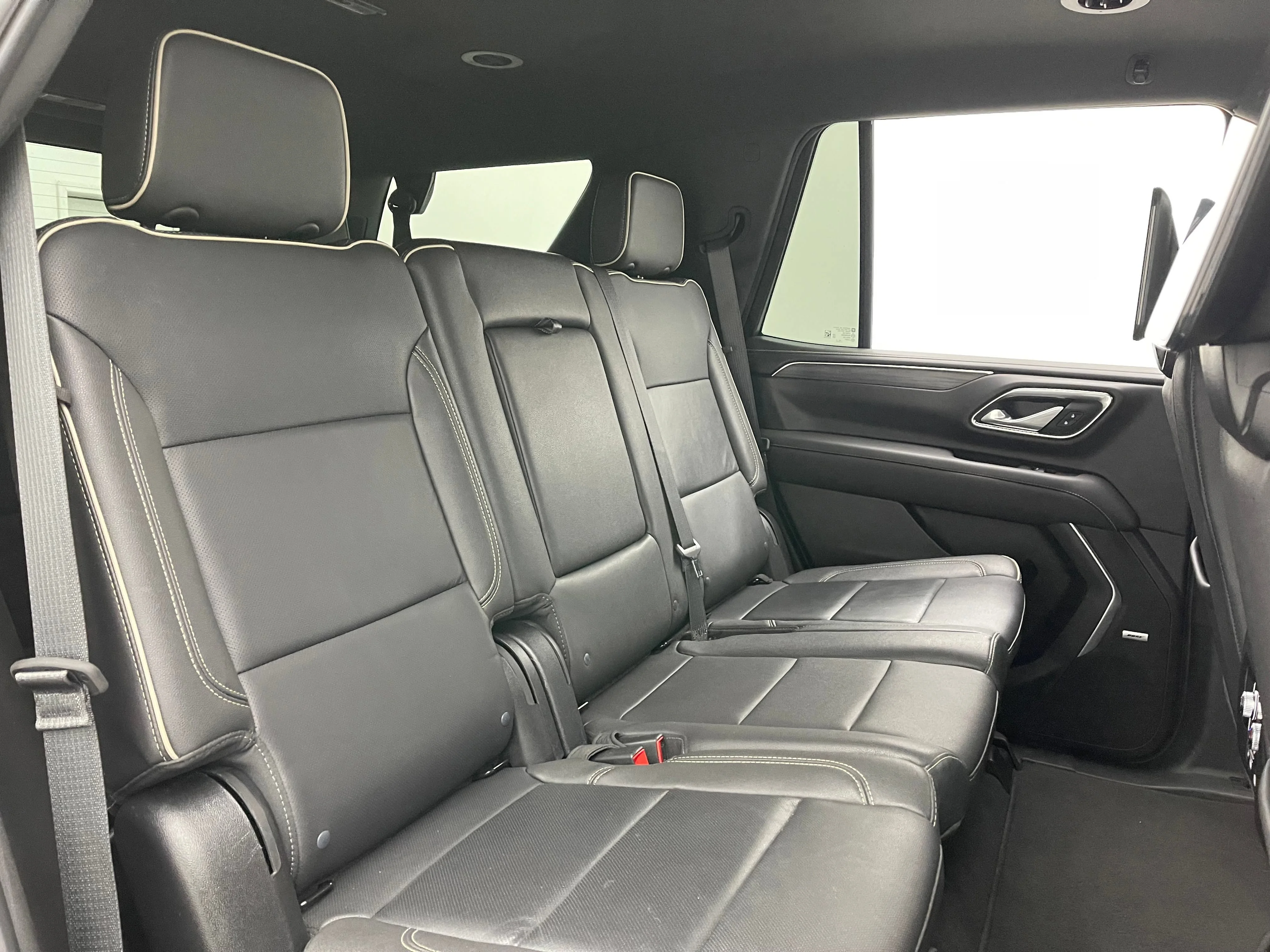 Used 2024 White Frost Tricoat GMC SLT image 39