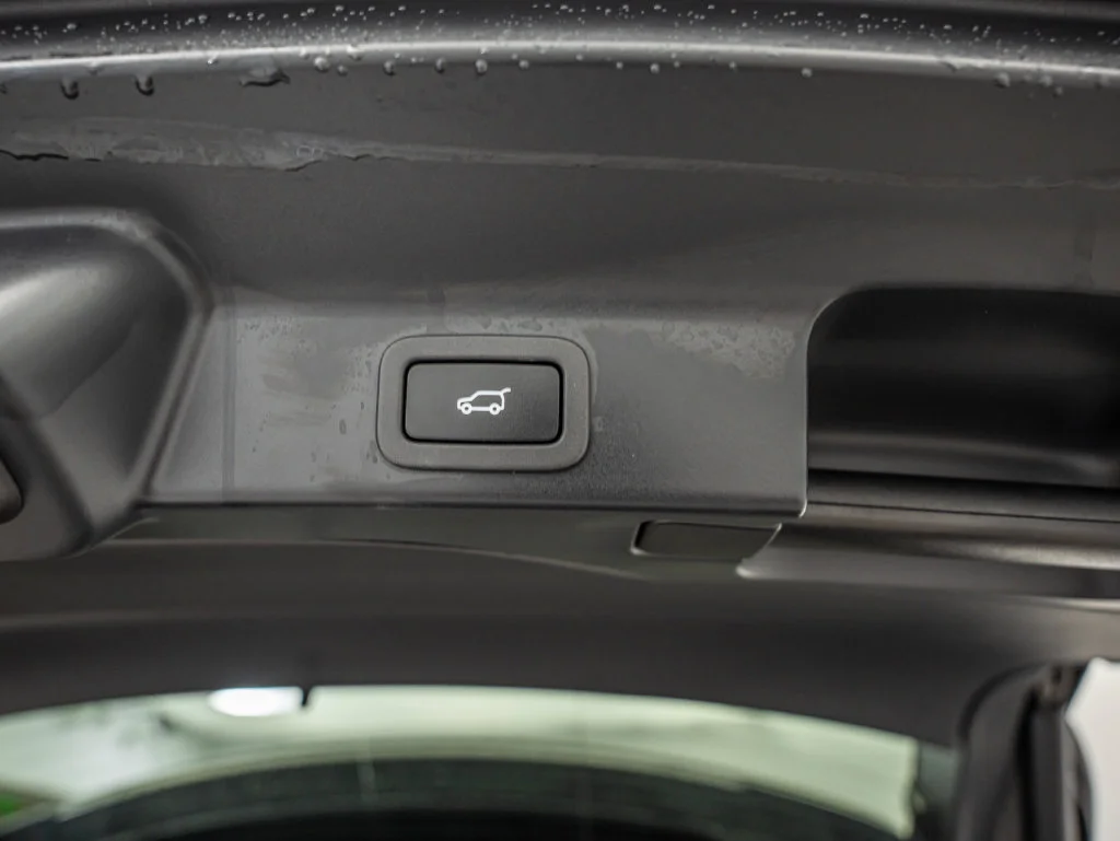 Used 2021 Santorini Black Metallic Jaguar P250 S image 37